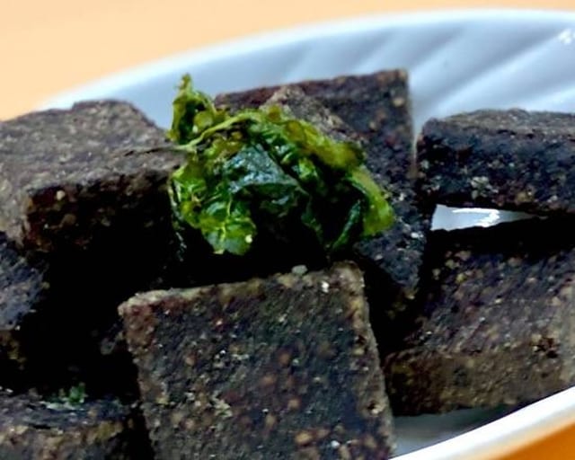 A21. Steamed Pork Blood Cake 蒸猪血糕.