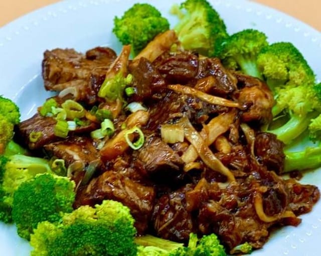 P03. Bamboo Shoots With Pork Belly 焢肉燴筍乾.